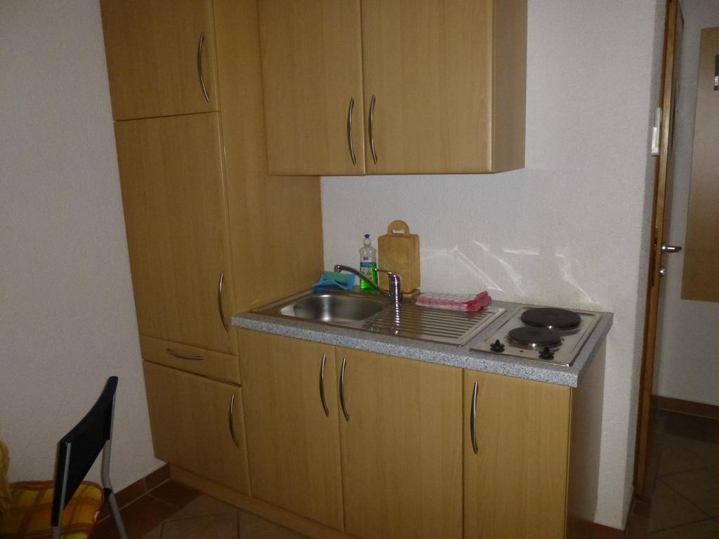 Apartments Villa Rosmarin Omišalj Habitación foto